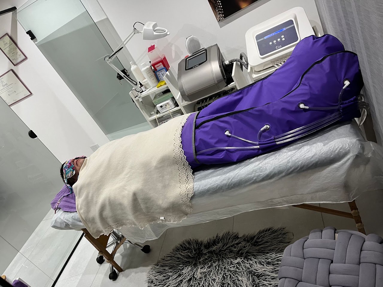 Sala de tratamientos de Isa-Bella con equipamiento profesional